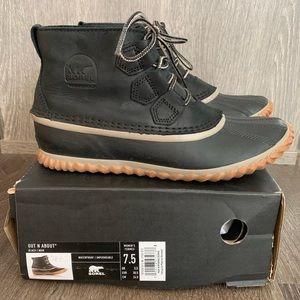 Sorel Out ‘N About Leather Duck Boot, size 7.5